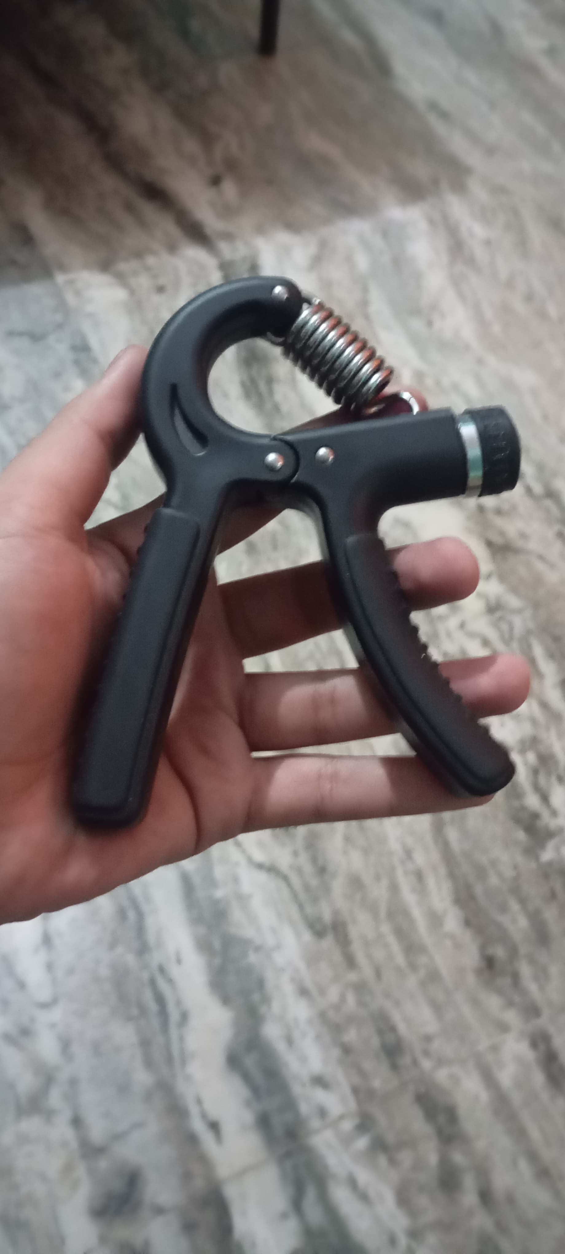 Hand gripper